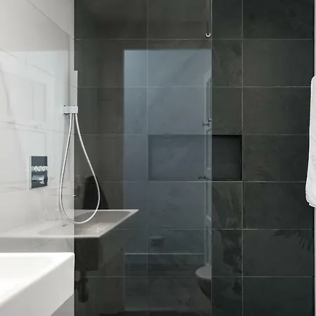 Gh לינה וארוחת בוקר 4*